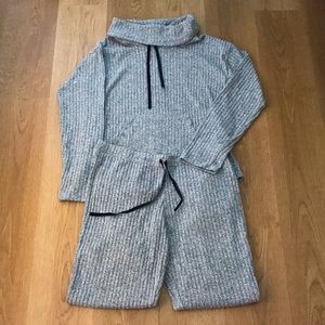 Vince Camuto 2-Piece Grey Lounge Set Size L